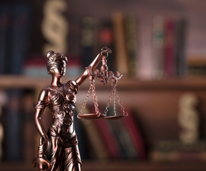 imagen Estudia el Máster de Acceso a la Abogacía de ISDE con financiación total: así es la beca Simmons & Simmons