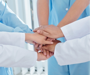 imagen Becas Fundación A.M.A 2025: financiación para tus cursos de MIR, FIR, EIR y másteres