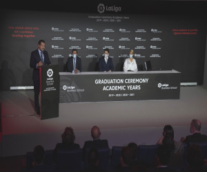 imagen La tercera promoción de LaLiga Business School se gradúa en el Wanda Metropolitano